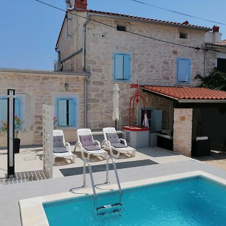 Holiday Home Peruški Buitenkant foto