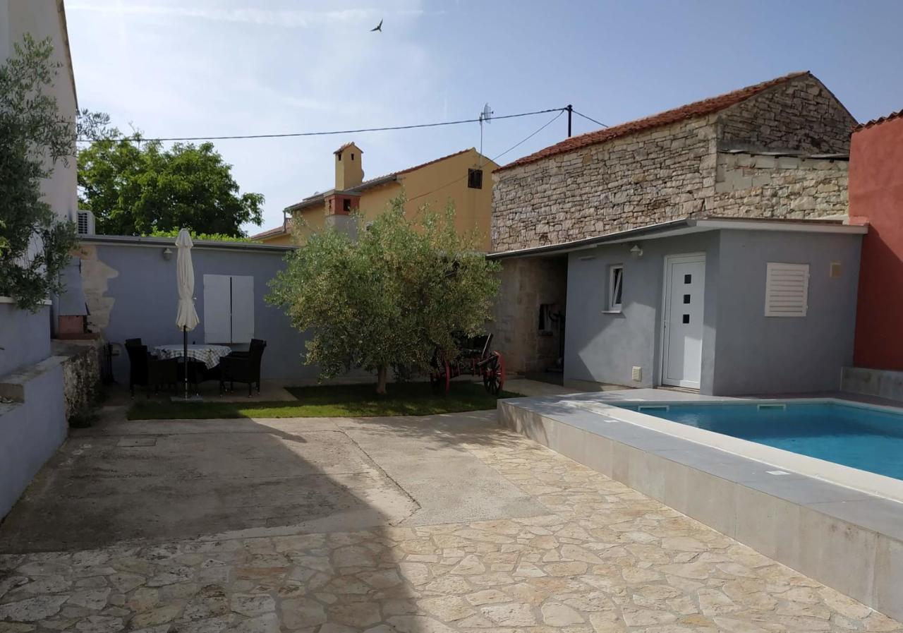 Holiday Home Peruški Buitenkant foto