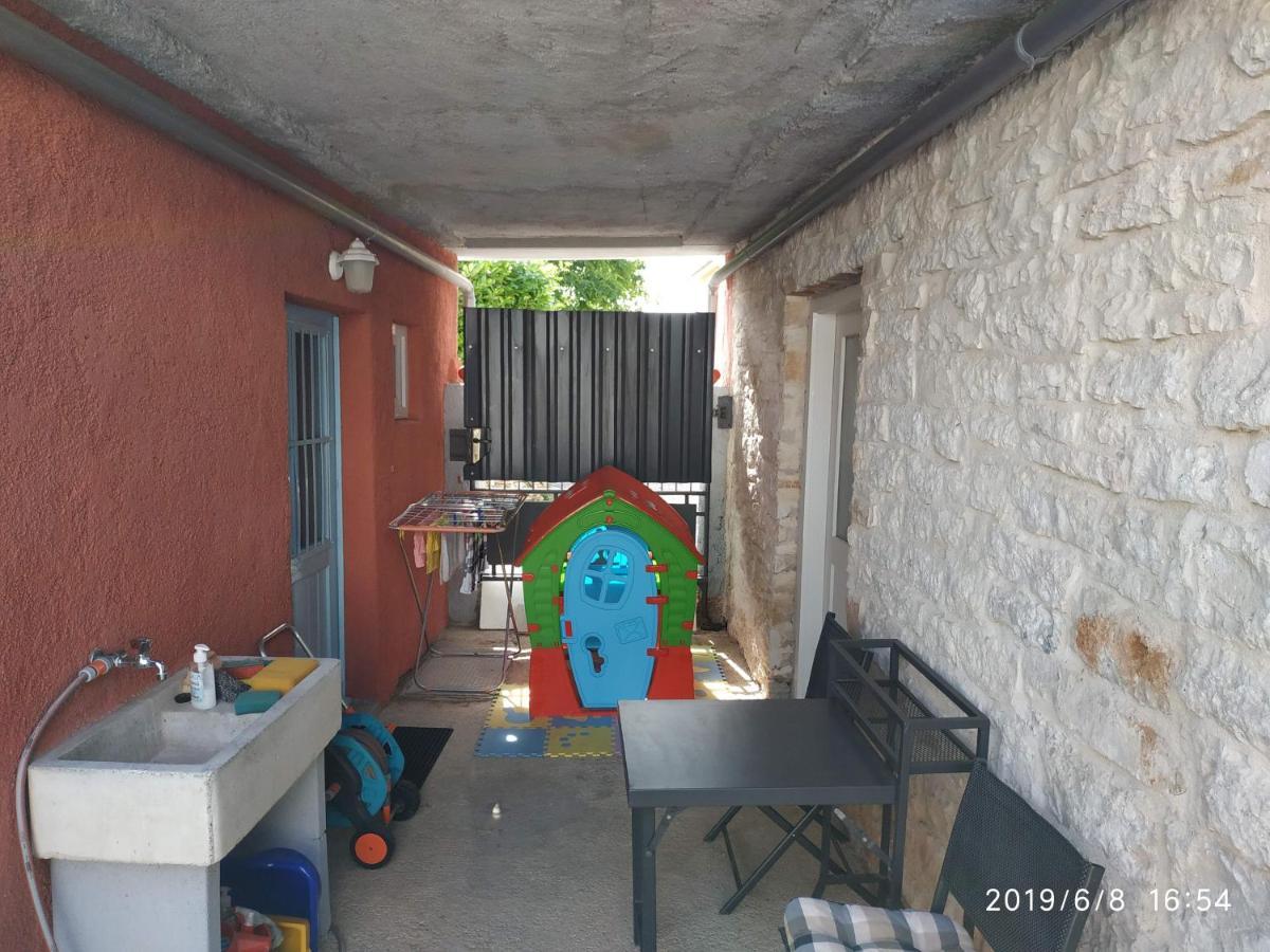 Holiday Home Peruški Buitenkant foto