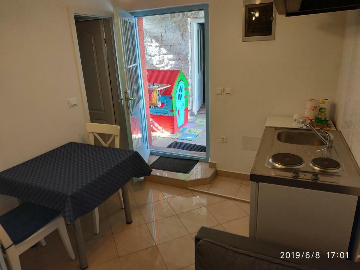 Holiday Home Peruški Buitenkant foto